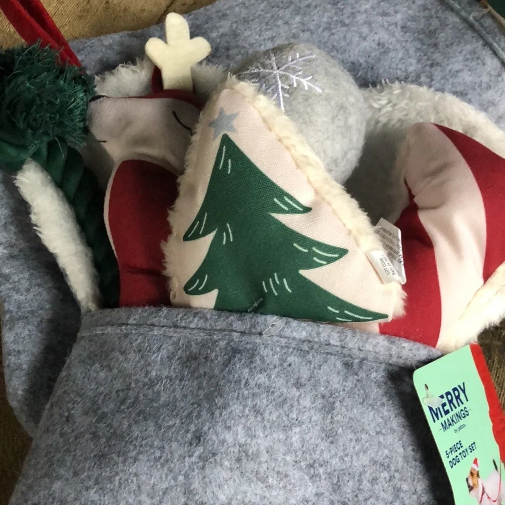 NWT 5 dog toy stuffed stocking